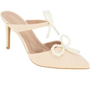 BCBGeneration Elegant Cream Heels with Pearl Accents size 9.5